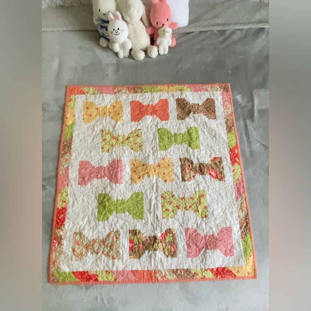One of a Kind Baby Bows Reversible Quilt in Excellent Condition
